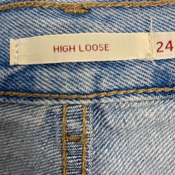 LEVI’S Premium High Loose Jean Light Wash Size 24 x 31” - Picture 8 of 9